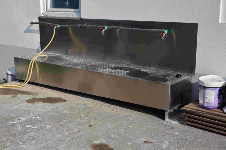 S čistimi kopačkami v garderobo